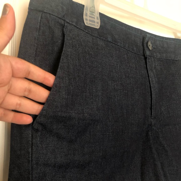 Banana Republic- Hampton Fit Shorts - Picture 5 of 9